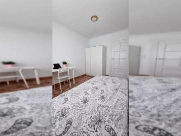 Room in a shared 6 bedroom apartment for rent in Cartagena, bills included