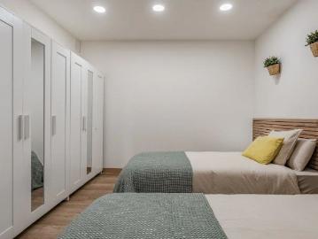 Room in a shared 6 bedroom apartment for rent in Centre, bills included