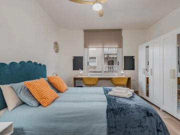 Room in a shared 6 bedroom apartment for rent in Centre, bills included