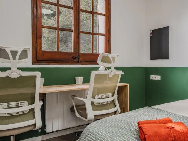 Room in a shared 6 bedroom apartment for rent in Cerdanyola Del Vallès, bills included