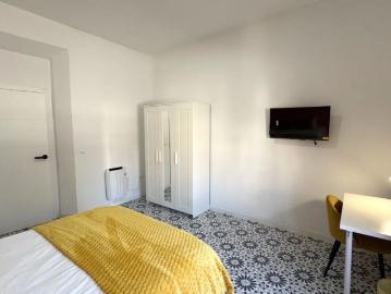 Room in a shared 6 bedroom apartment for rent in Albaycín perfect for females, professionals and students