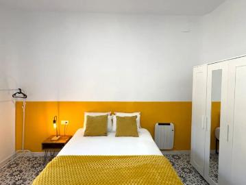 Room in a shared 6 bedroom apartment for rent in Albaycín perfect for females, professionals and students