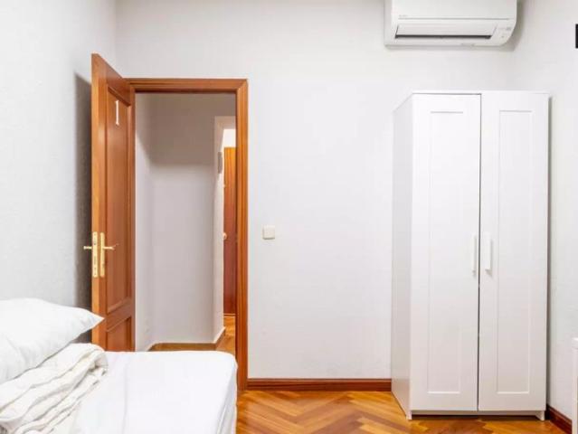 Room in a shared 6 bedroom apartment for rent in Alcalá de Henares, only students
