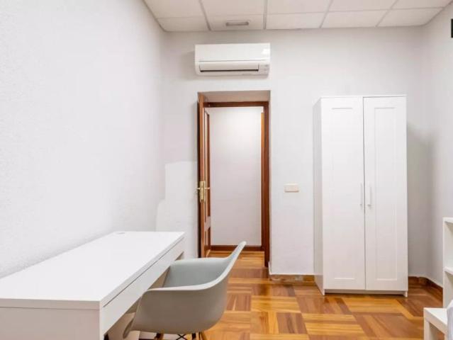 Room in a shared 6 bedroom apartment for rent in Alcalá de Henares, only students