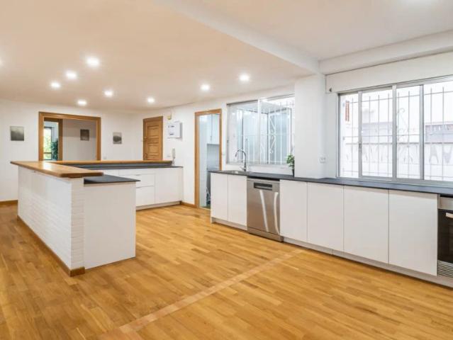 Room in a shared 6 bedroom apartment for rent in Alicante