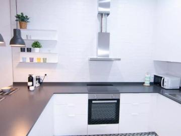 Room in a shared 6 bedroom apartment for rent in El Raval, bills included, smoking not allowed