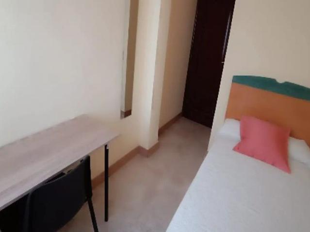 Room in a shared 6 bedroom apartment for rent in Salamanca, students only