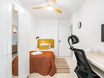 Room in a shared 6 bedroom apartment for rent in Sant Cugat Del Vallès