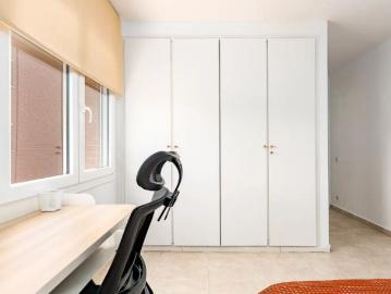 Room in a shared 6 bedroom apartment for rent in Sant Cugat Del Vallès
