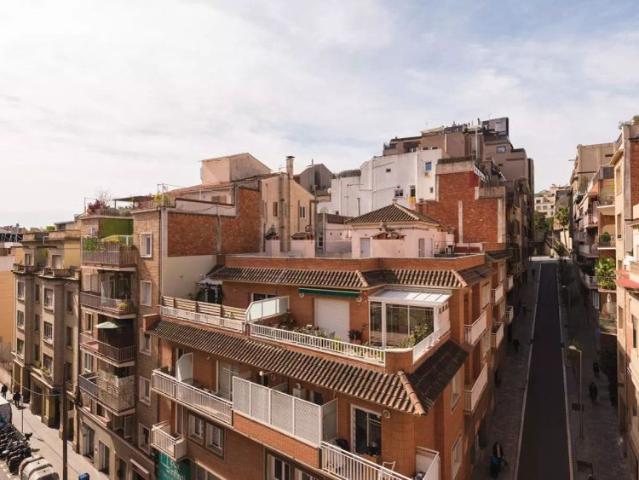 Room in a shared 6 bedroom apartment for rent in Sant Gervasi Bonanova