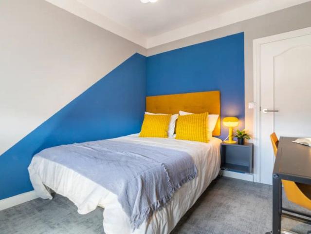 Room in a shared 6 bedroom apartment for rent in Pavones, all bills included