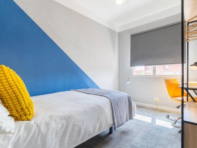 Room in a shared 6 bedroom apartment for rent in Pavones, all bills included