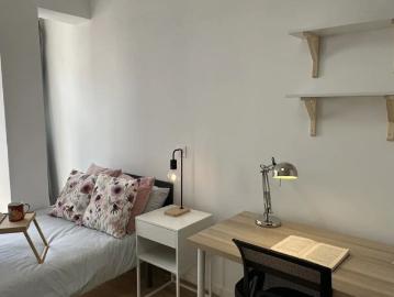 Room in a shared 6 bedroom apartment for rent in Vista Alegre perfect for professionals