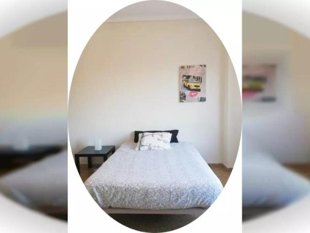 Room in a shared 6 bedroom apartment for rent in Zaragoza, bills included