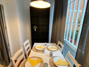 Room in a shared 7 bedroom apartment for rent in Aluche