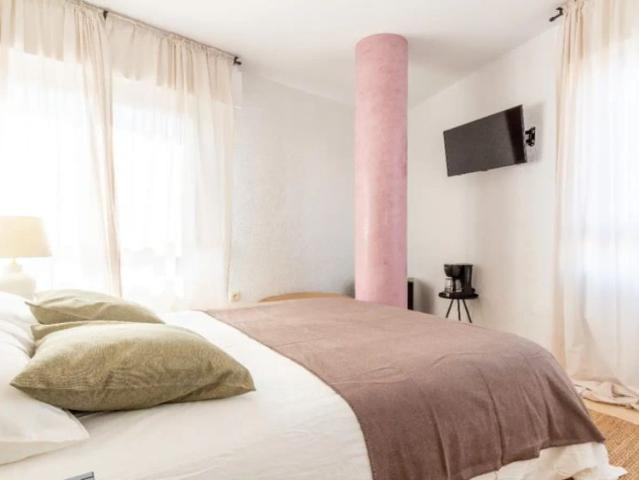 Room in a shared 7 bedroom apartment for rent in Alicante, bills included