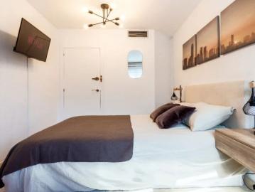 Room in a shared 7 bedroom apartment for rent in Alicante, bills included