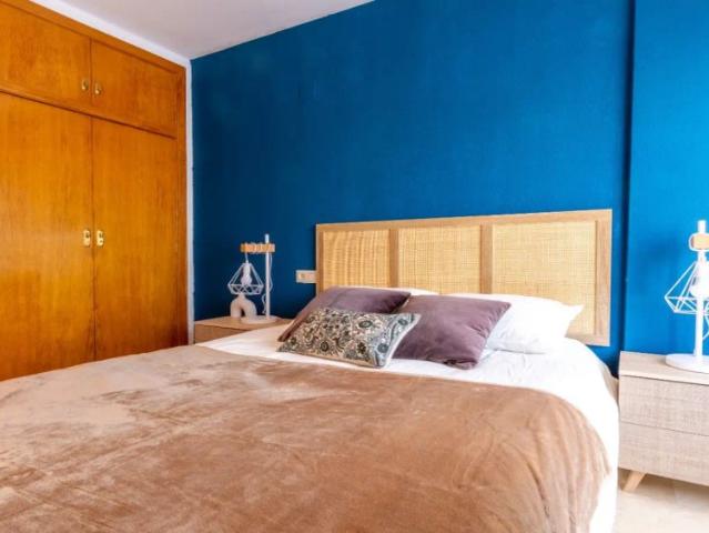 Room in a shared 7 bedroom apartment for rent in Alicante, bills included