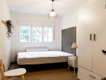 Room in a shared 7 bedroom apartment for rent in Apóstol Santiago, suitable for students and professionals