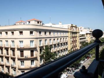 Room in a shared 7 bedroom apartment for rent in Argüelles, professionals and students only