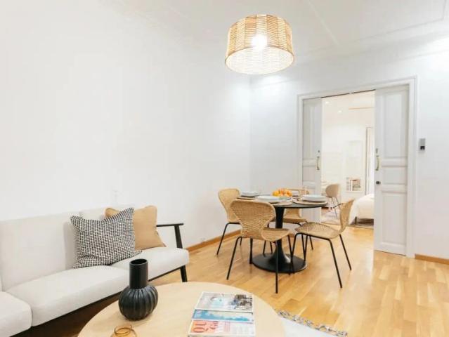 Room in a shared 7 bedroom apartment for rent in El Pla del Remei