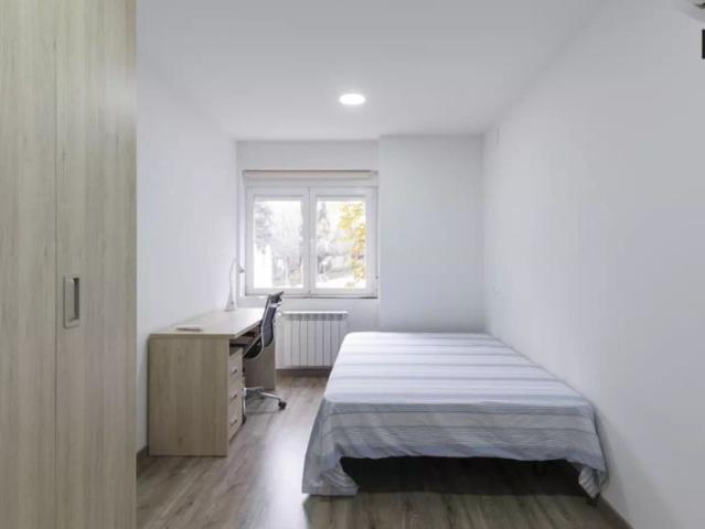 Room in a shared 7 bedroom apartment for rent in Quintana, perfect for students
