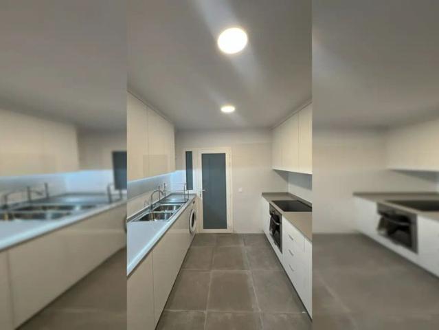 Room in a shared 7 bedroom apartment for rent in Triana, bills included, perfect for professionals and students