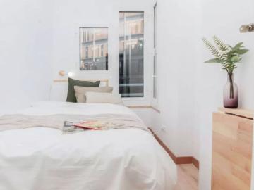 Room in a shared 7 bedroom apartment for rent in Vila de Gràcia, professionals and students only