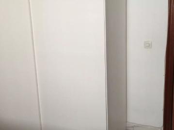 Room in a shared 8 bedroom apartment for rent in Cruz del Humilladero. Couples allowed