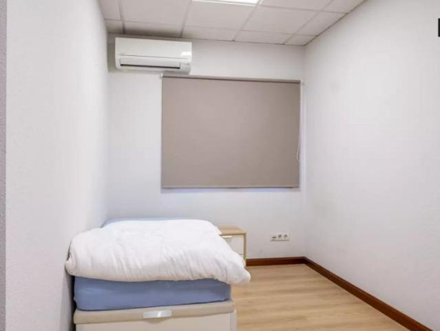 Room in a shared 8 bedroom apartment for rent in Alcalá de Henares, ideal for students