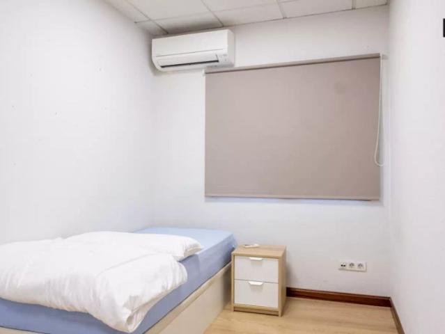 Room in a shared 8 bedroom apartment for rent in Alcalá de Henares, ideal for students