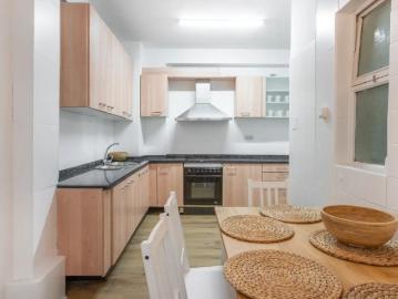 Room in a shared 8 bedroom apartment for rent in Alicante