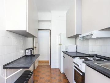 Room in a shared 8 bedroom apartment for rent in Alicante, professionals and students only