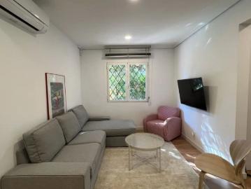 Room in a shared 8 bedroom apartment for rent in Aravaca, bills included