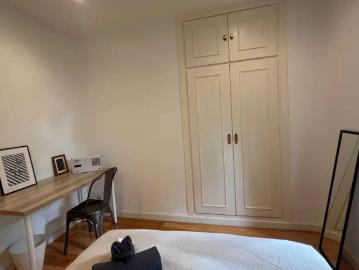 Room in a shared 8 bedroom apartment for rent in Aravaca, bills included
