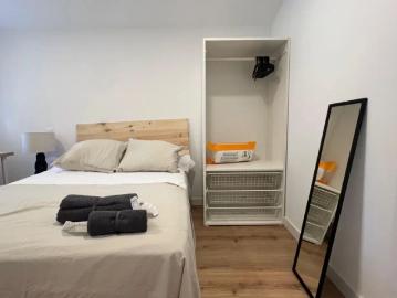Room in a shared 8 bedroom apartment for rent in Aravaca, bills included