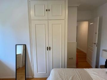 Room in a shared 8 bedroom apartment for rent in Aravaca, bills included