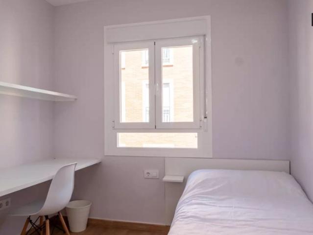 Room in a shared 8 bedroom apartment for rent in Getafe, only students