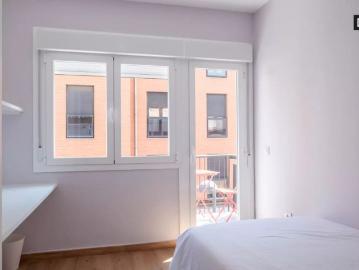 Room in a shared 8 bedroom apartment for rent in Getafe, only students