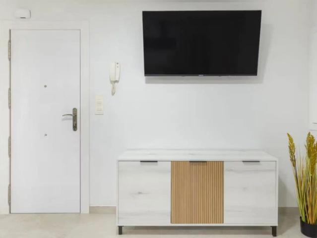 Room in a shared 8 bedroom apartment for rent in Elche, all bills included