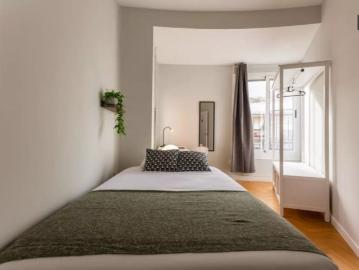 Room in a shared 8 bedroom apartment for rent in La Gran Vía perfect for students or professionals