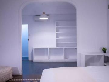 Room in a shared 8 bedroom apartment for rent in La Xerea. Professionals only