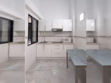 Room in a shared 8 bedroom apartment for rent in Murcia, only females, couples allowed