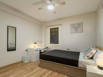Room in a shared 8 bedroom apartment for rent in Sant Gervasi Bonanova