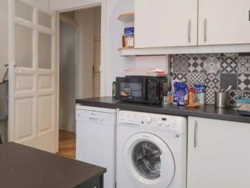 Room in a shared 8 bedroom apartment for rent in Palacio, professionals and students