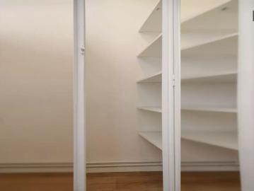 Room in a shared 8 bedroom apartment for rent in Palacio, professionals and students