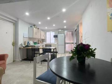 Room in a shared 8 bedroom apartment for rent in Prado Parque de Maria Luisa