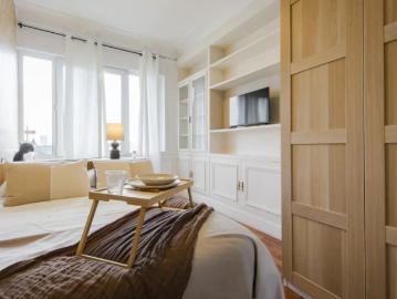 Room in a shared 8 bedroom apartment for rent in Ríos Rosas, perfect for professionals and students