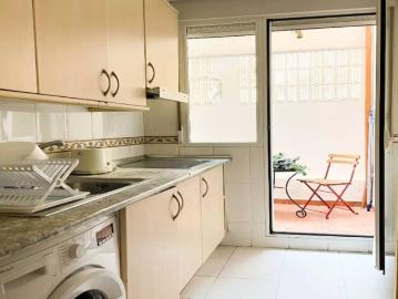 Room in a shared 8 bedroom apartment for rent in Valdeacederas, all bills included