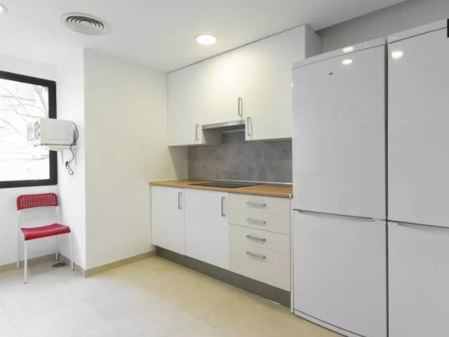 Room in a shared 9 bedroom apartment for rent in Colina